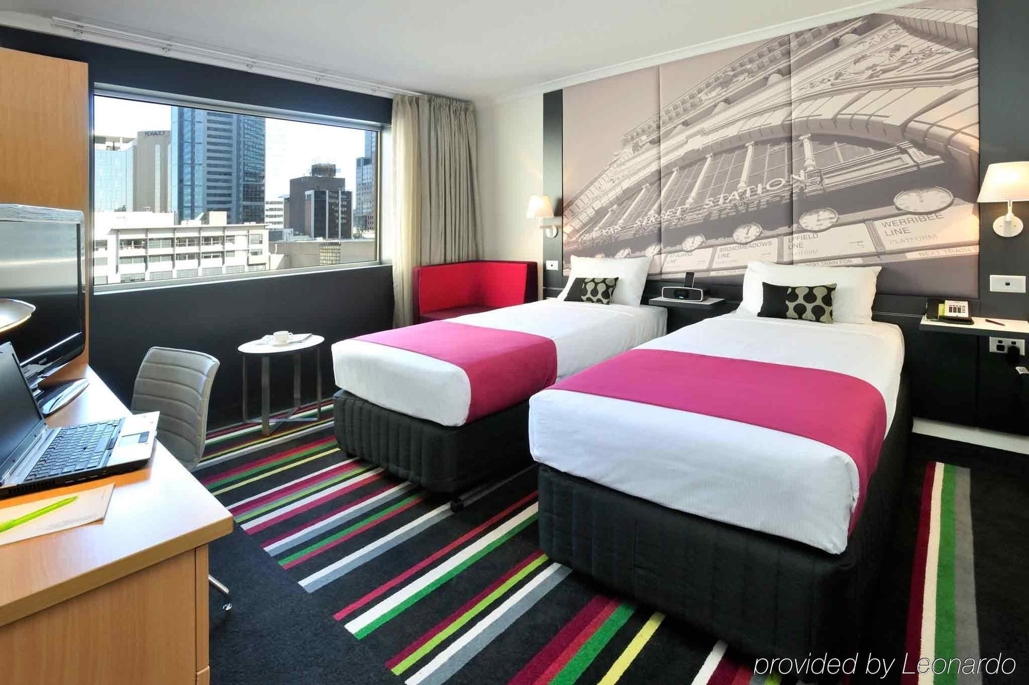 Mercure Melbourne Treasury Gardens Экстерьер фото