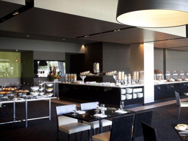 Mercure Melbourne Treasury Gardens Экстерьер фото