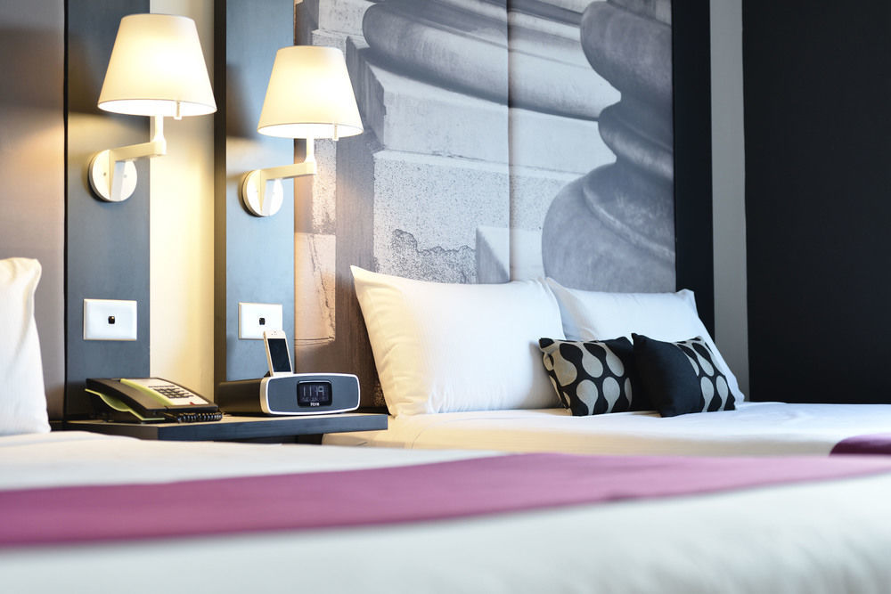 Mercure Melbourne Treasury Gardens Экстерьер фото