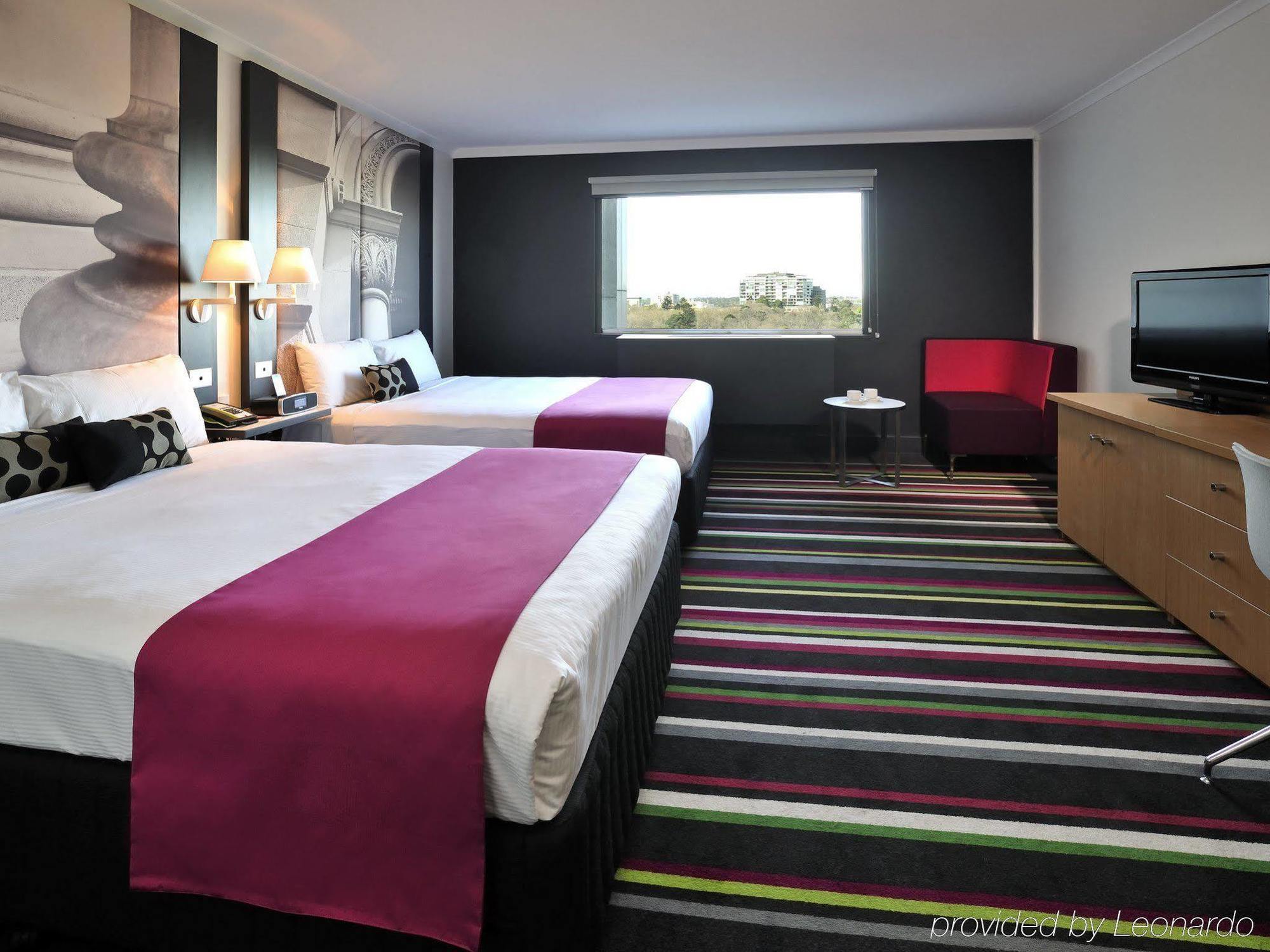 Mercure Melbourne Treasury Gardens Экстерьер фото