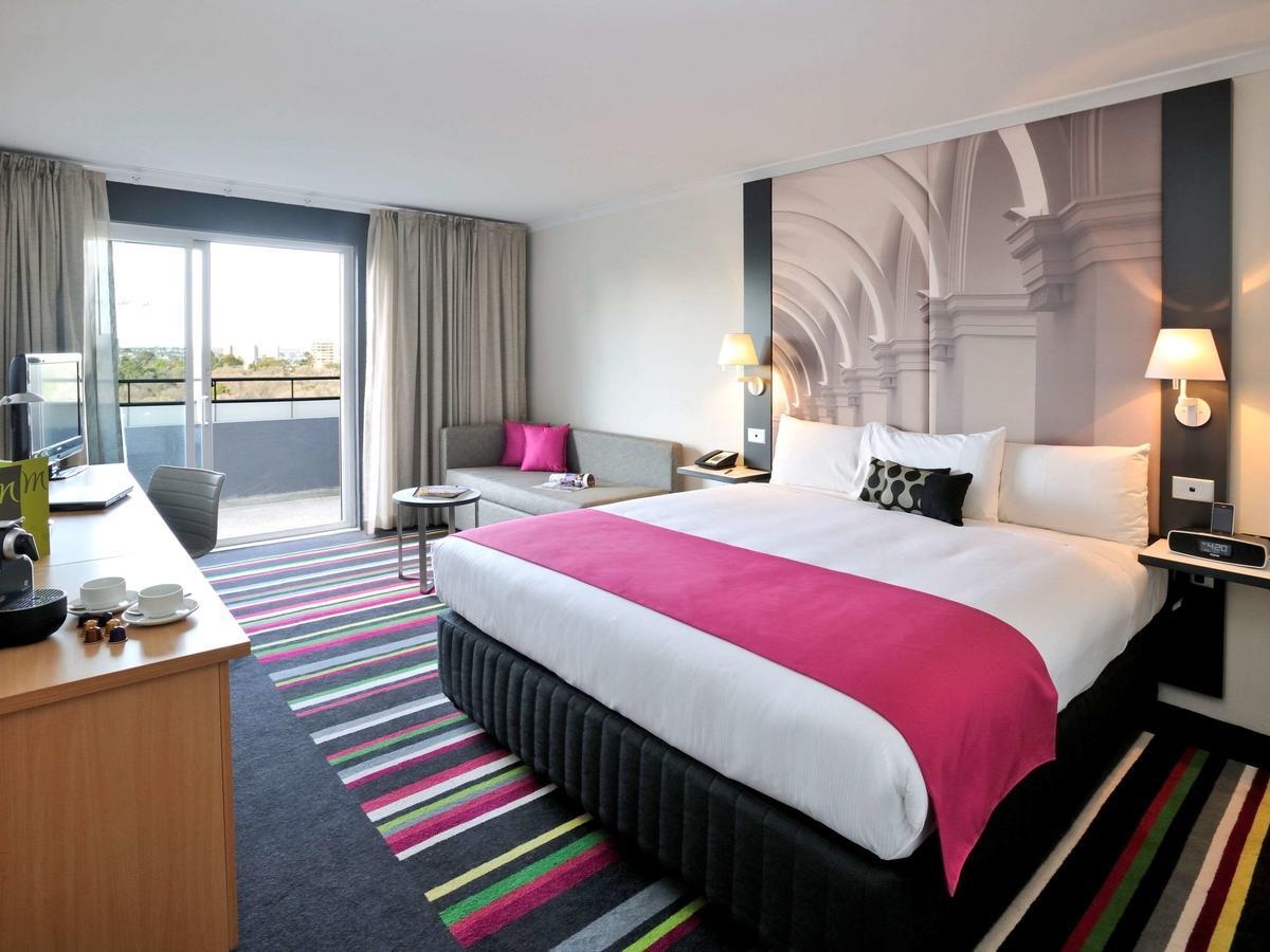 Mercure Melbourne Treasury Gardens Экстерьер фото