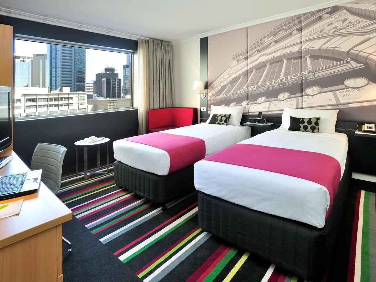 Mercure Melbourne Treasury Gardens Экстерьер фото