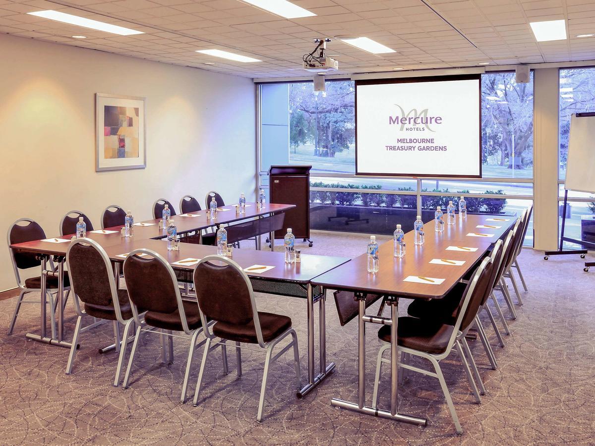Mercure Melbourne Treasury Gardens Экстерьер фото