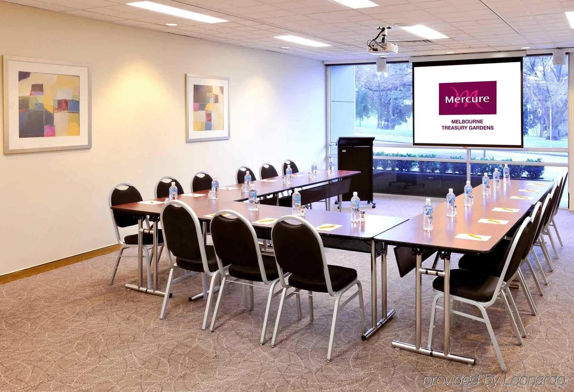 Mercure Melbourne Treasury Gardens Экстерьер фото