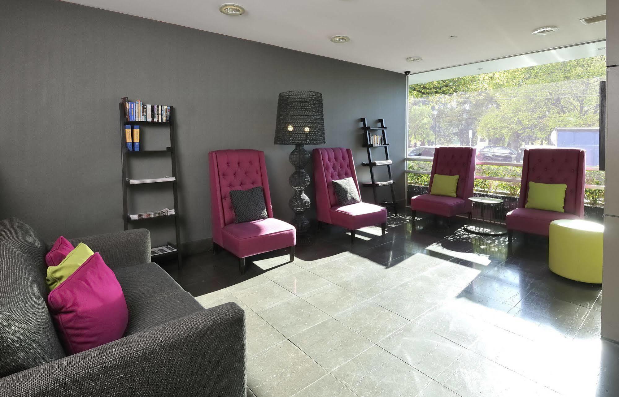 Mercure Melbourne Treasury Gardens Экстерьер фото