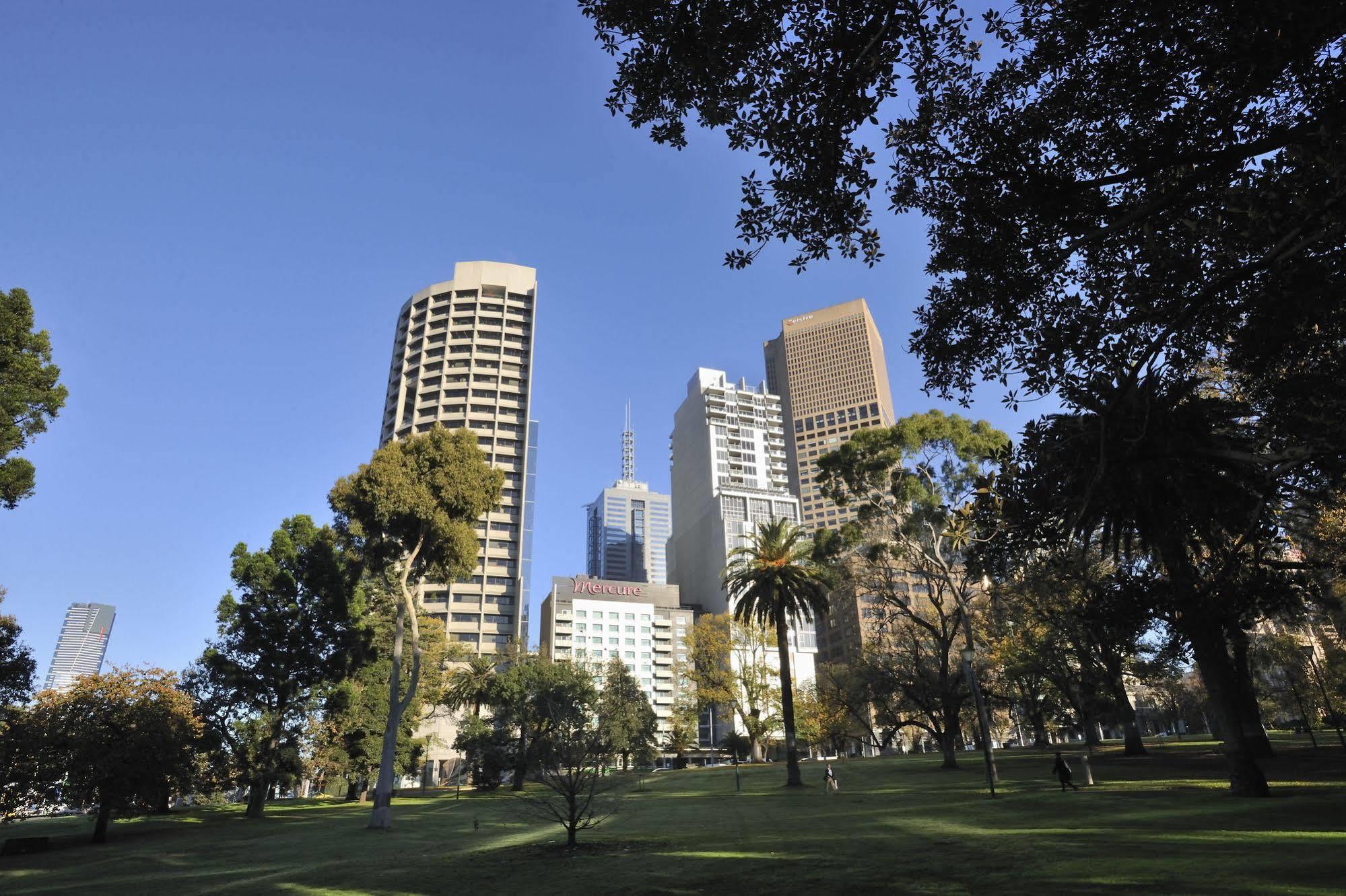 Mercure Melbourne Treasury Gardens Экстерьер фото